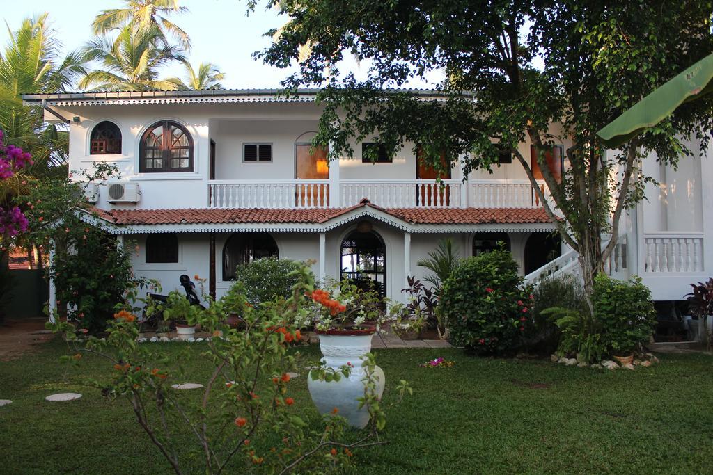 Hideaway Hikkaduwa Hotel Exterior photo
