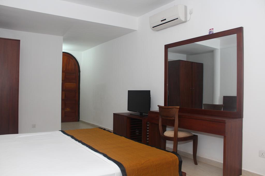 Hideaway Hikkaduwa Hotel Room photo